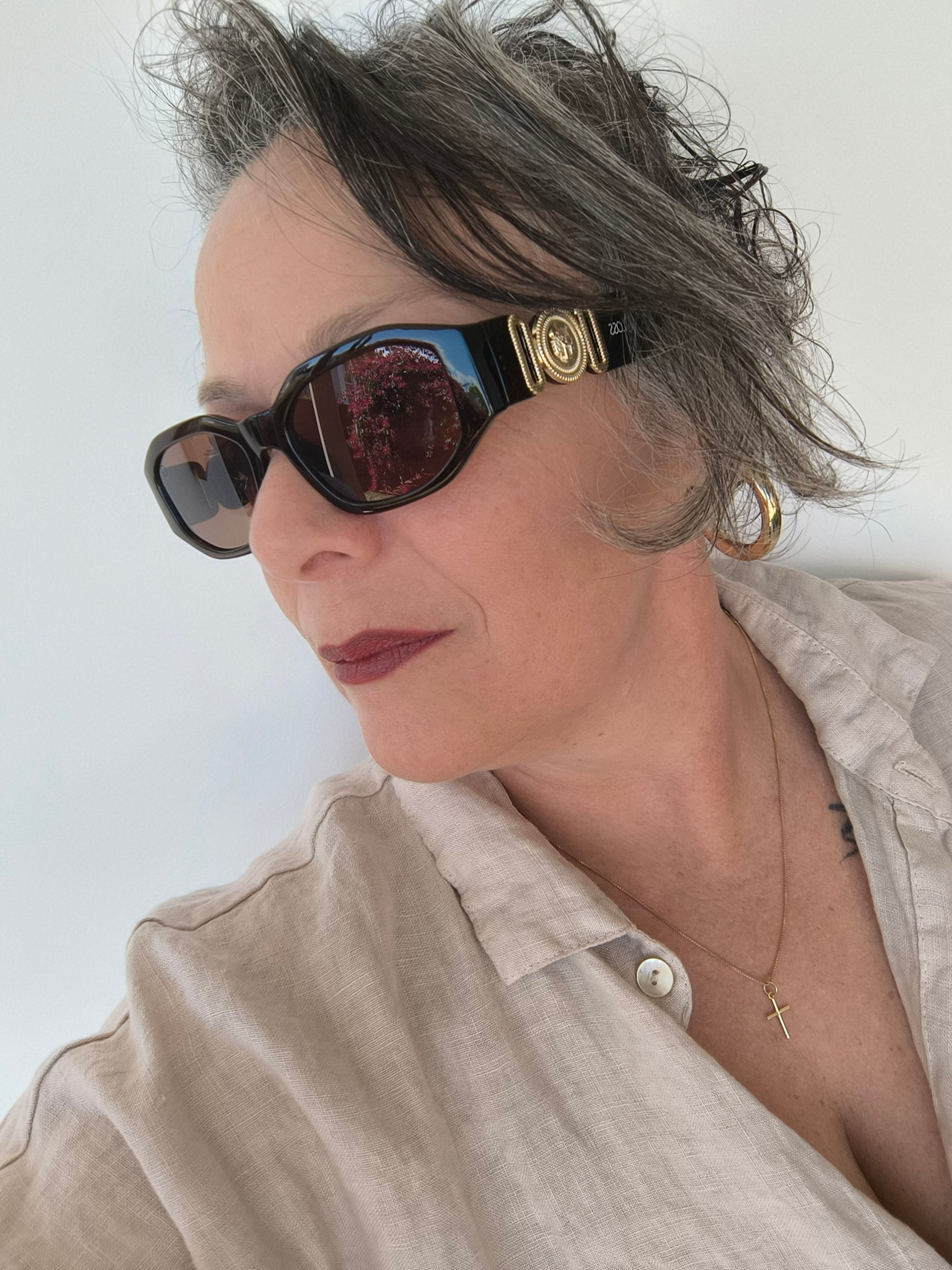 Óculos de Sol Feminino Slim com Detalhe em Metal e Haste Branco/ Preto/ Cinza Premium - Gloss Eyewear