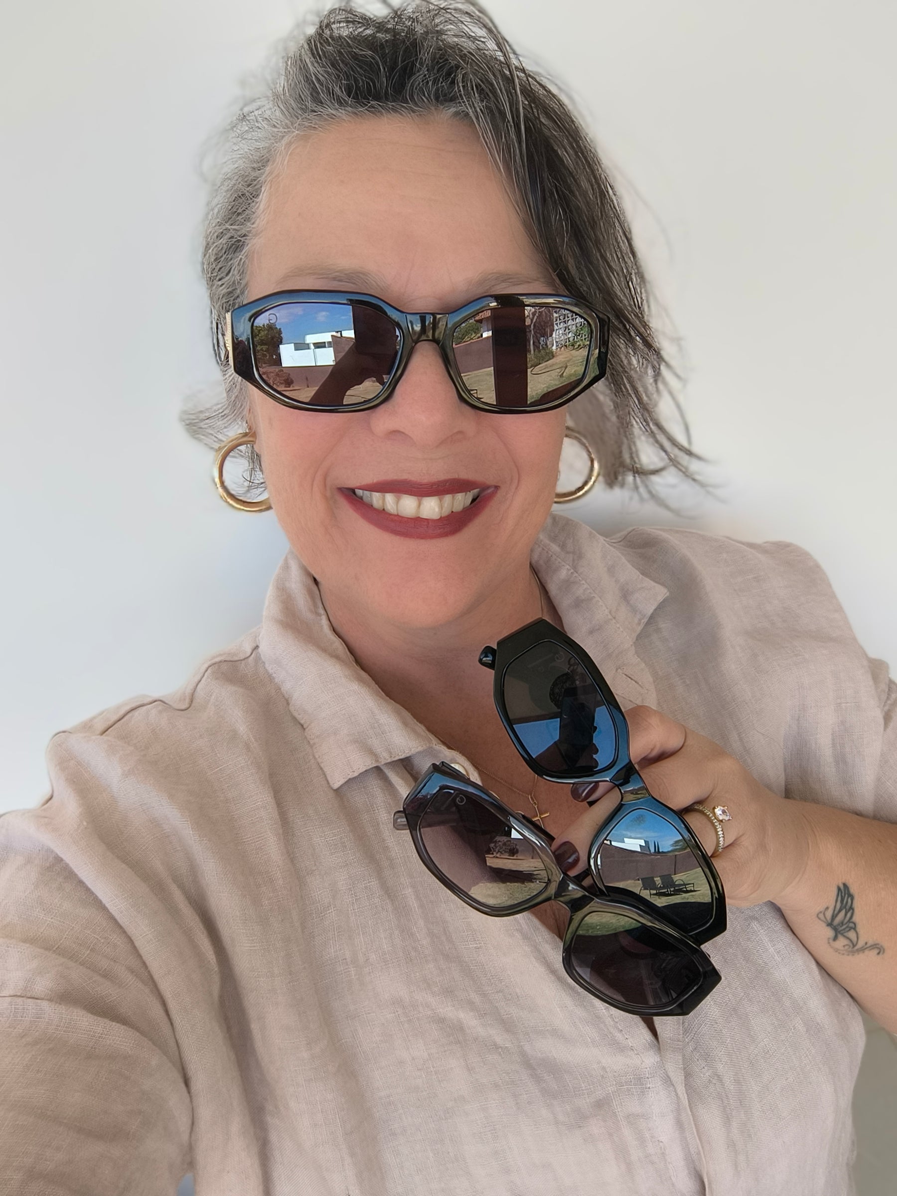 Óculos de Sol Feminino Slim com Detalhe em Metal e Haste Branco/ Preto/ Cinza Premium - Gloss Eyewear