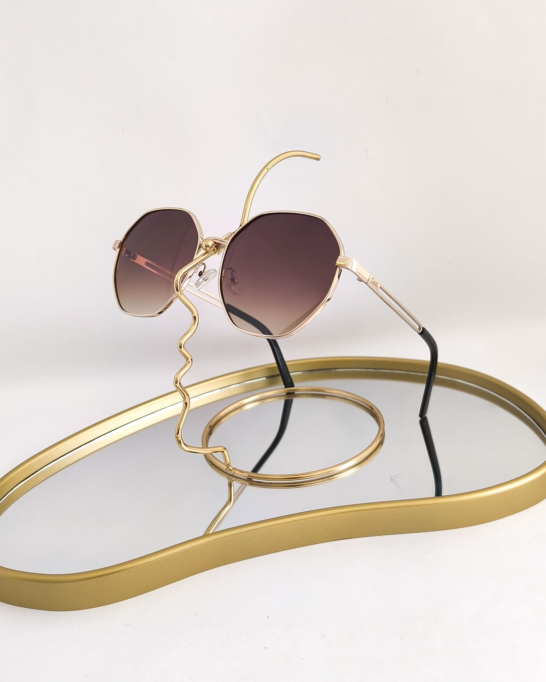 Óculos de Sol Feminino Geométrico em Metal Dourado – Gloss