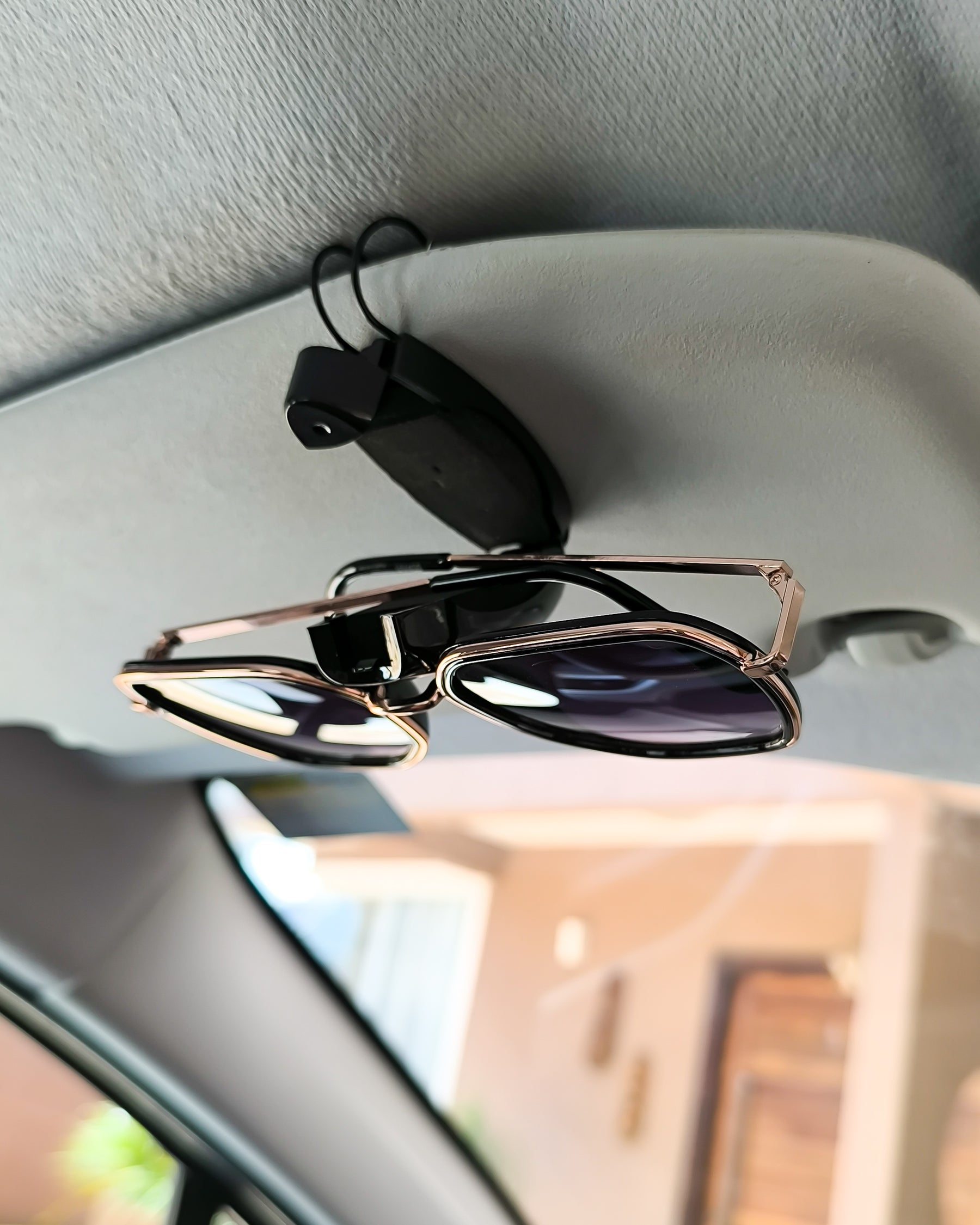 Porta Óculos de Carro Universal Clip Reforçado em ABS e Couro – Clip Car Gloss Eyevewear