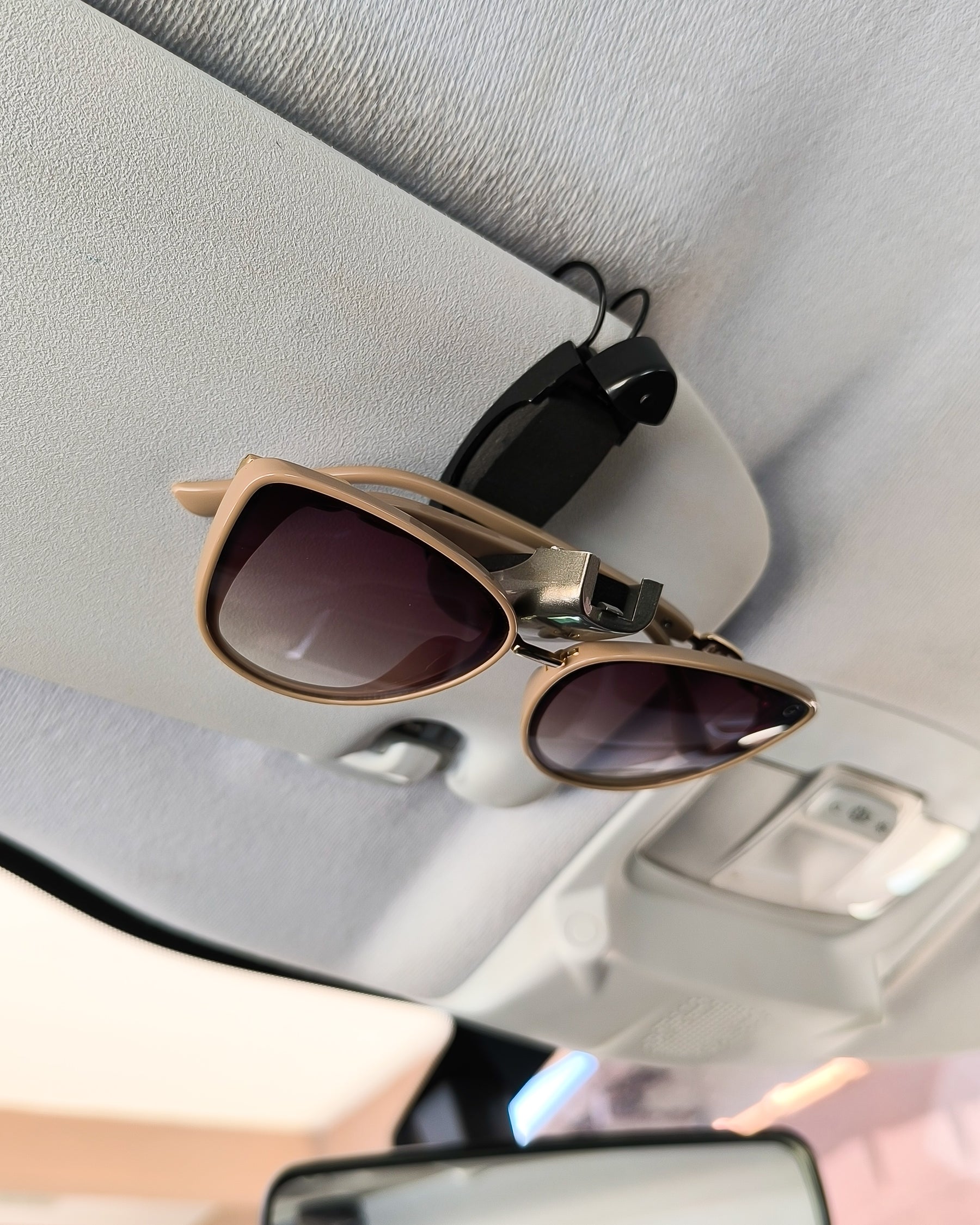 Porta Óculos de Carro Universal Clip Reforçado em ABS e Couro – Clip Car Gloss Eyevewear