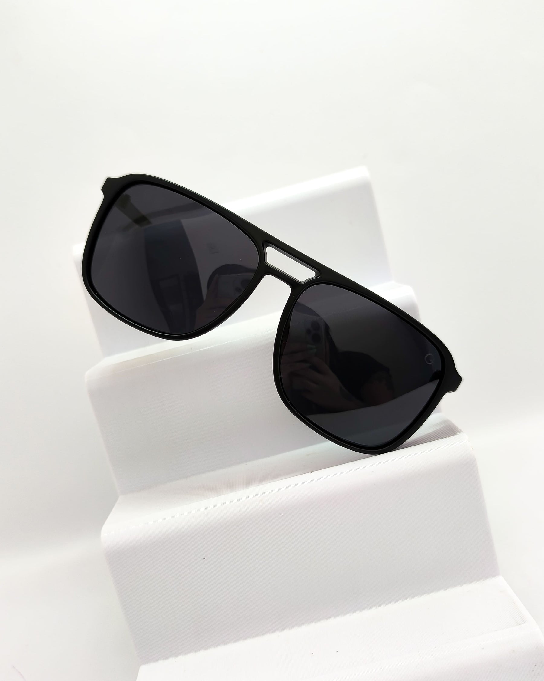 Óculos de Sol Masculino Retangular Preto em Acetato Premium - Gloss Eyewear