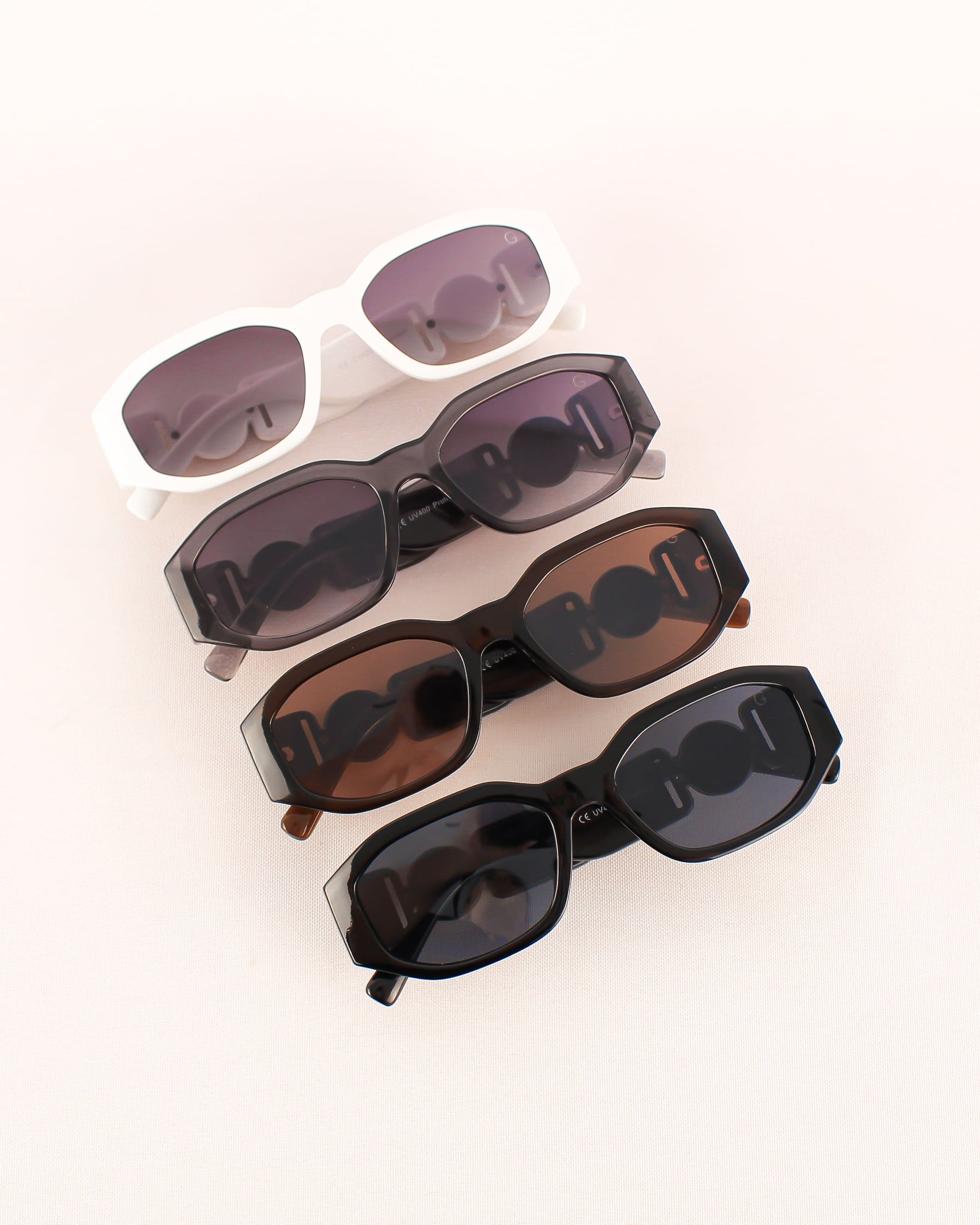 Óculos de Sol Feminino Slim com Detalhe em Metal e Haste Branco/ Preto/ Cinza Premium - Gloss Eyewear