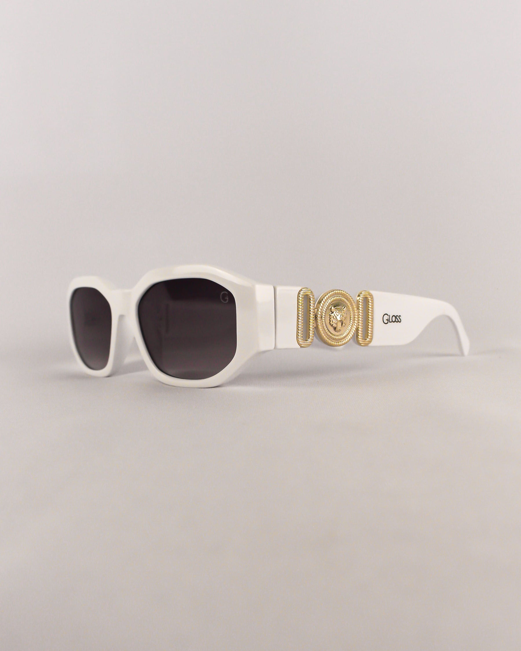 Óculos de Sol Feminino Slim com Detalhe em Metal e Haste Branco/ Preto/ Cinza Premium - Gloss Eyewear