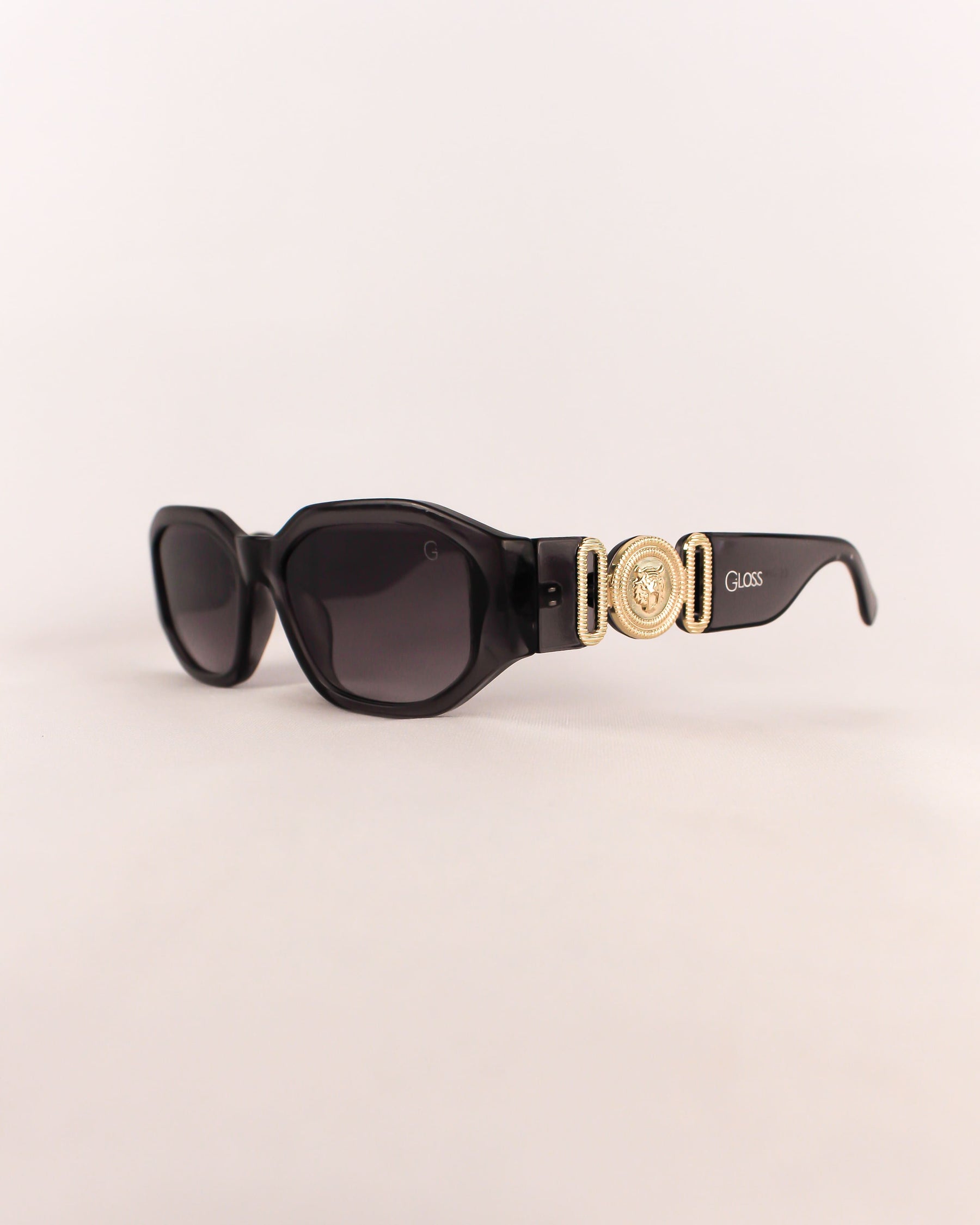 Óculos de Sol Feminino Slim com Detalhe em Metal e Haste Branco/ Preto/ Cinza Premium - Gloss Eyewear