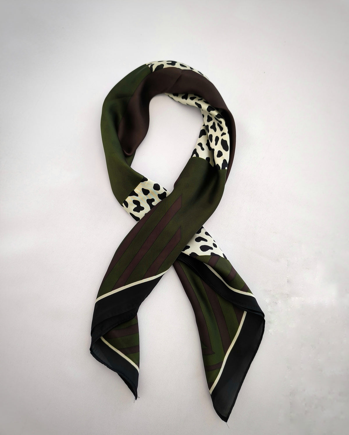 Lenço Acetinado Quadrado Leopardo, Marrom e Verde - Gloss Eyewear