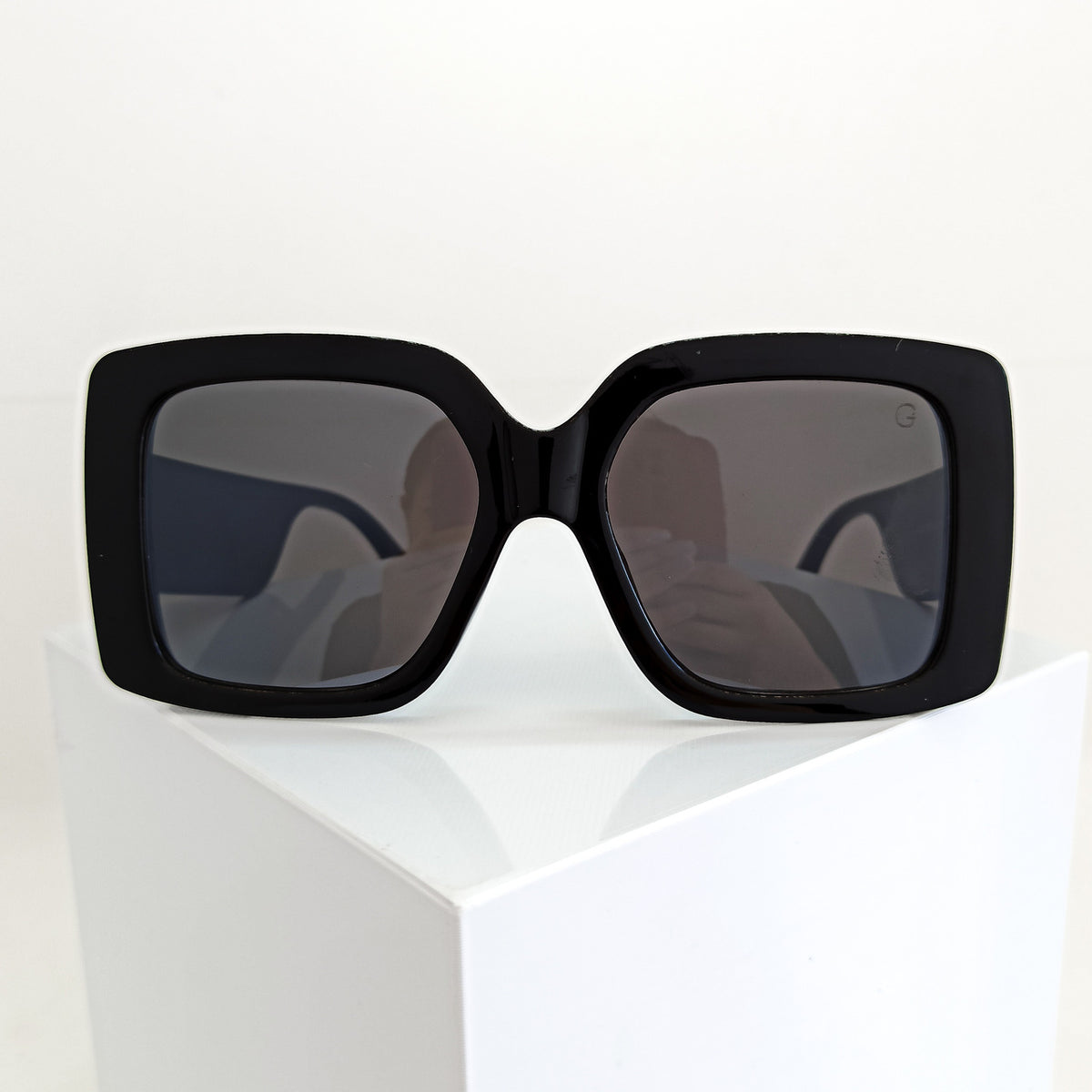 Óculos de Sol Feminino Quadrado Oversized em Acetato Premium – Gloss Eyewear