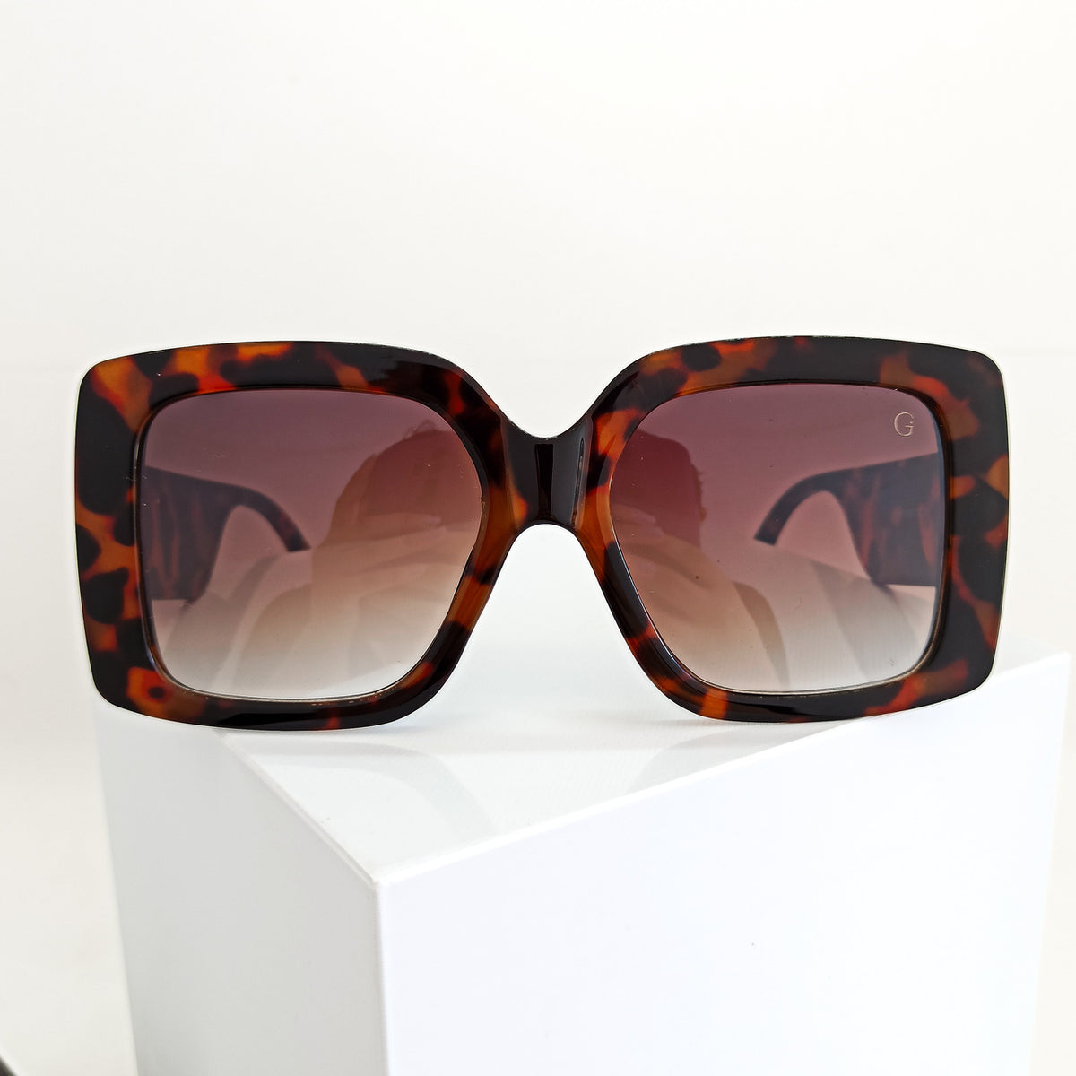 Óculos de Sol Feminino Quadrado Oversized em Acetato Premium – Gloss Eyewear