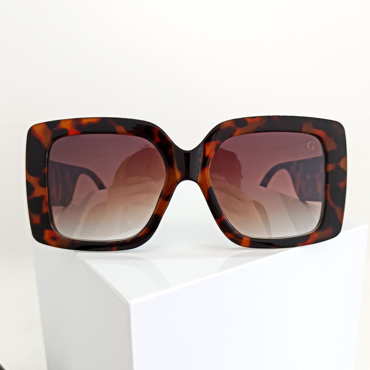 Óculos de Sol Feminino Quadrado Oversized em Acetato Premium – Gloss Eyewear