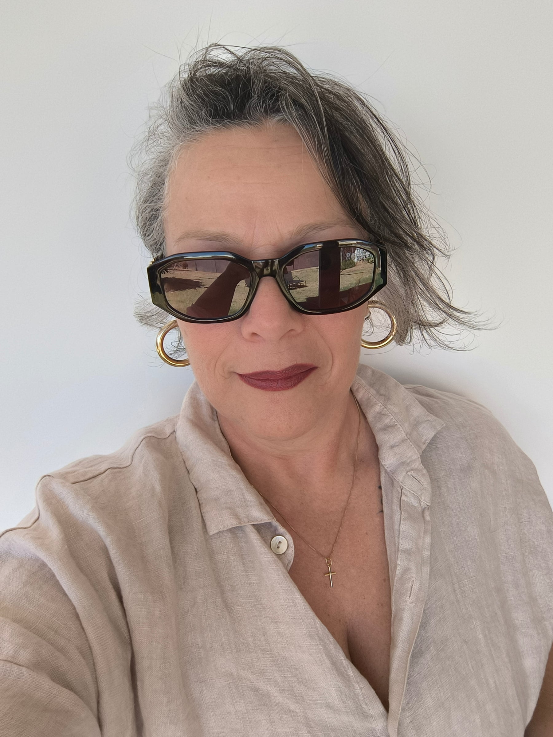 Óculos de Sol Feminino Slim com Detalhe em Metal e Haste Branco/ Preto/ Cinza Premium - Gloss Eyewear