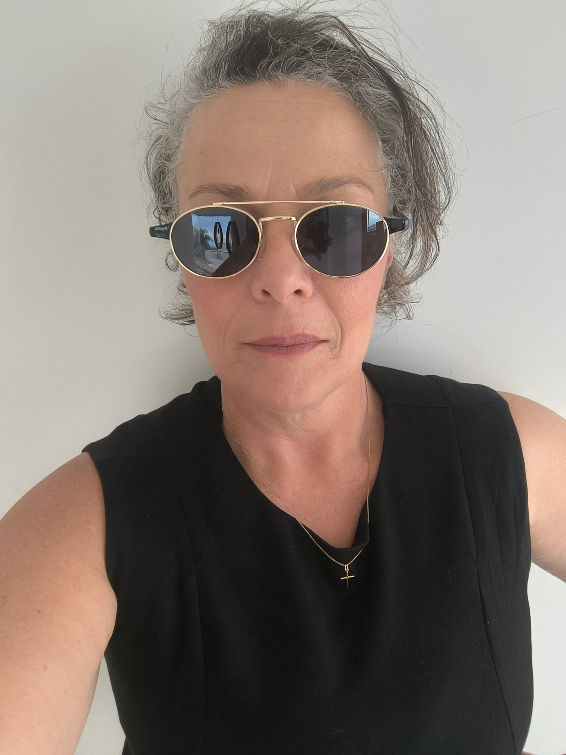 Óculos de Sol Unissex Oval Pequeno em Metal – Minimalista e Elegante