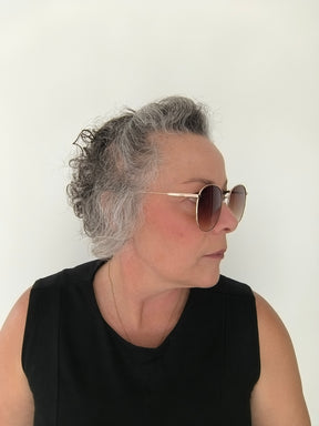 Óculos de Sol Feminino Quadrado Grande em Metal Dourado – Gloss