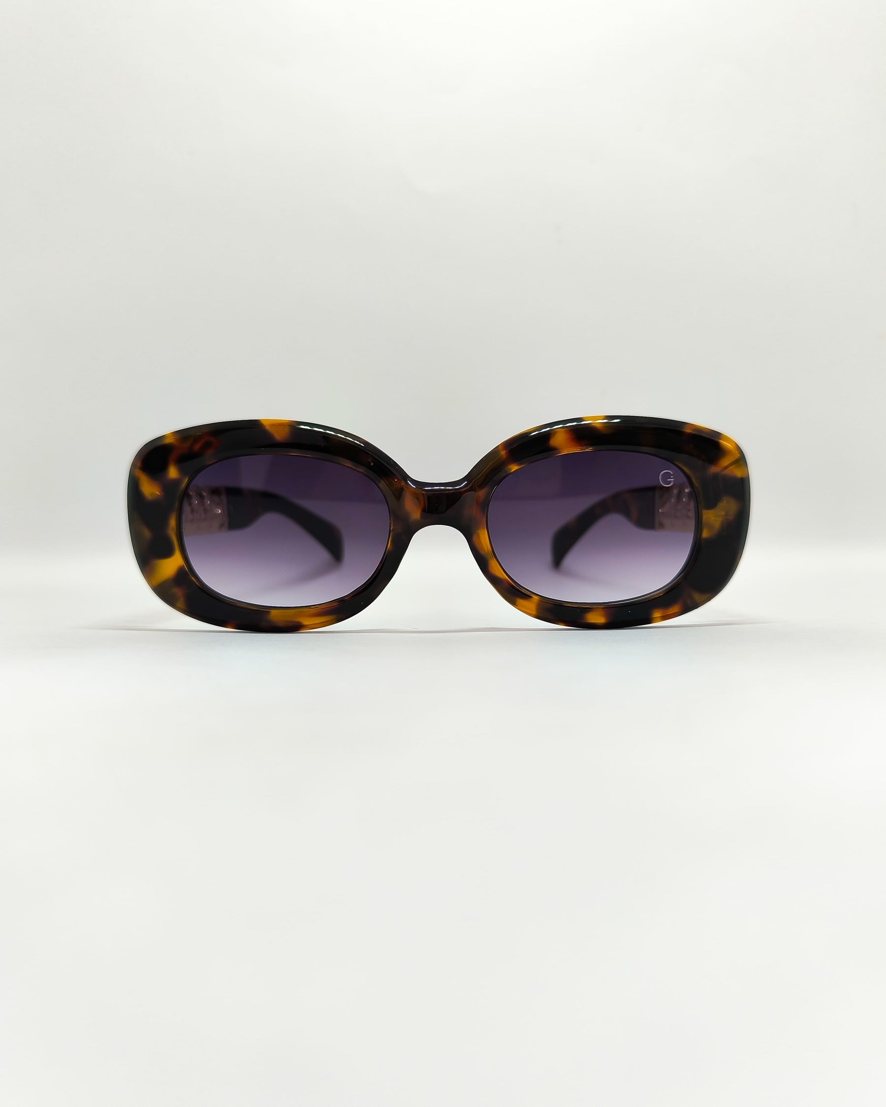 Óculos de Sol Feminino Slim com Haste em Correntaria em Metal Dourado Premium - Gloss Eyewear