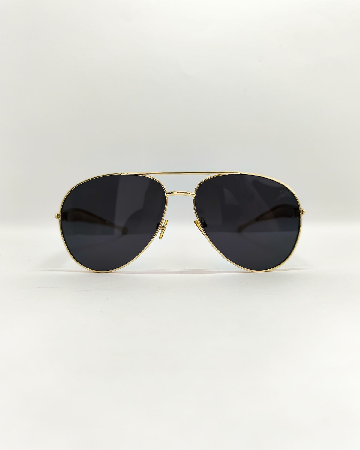 Óculos de Sol Feminino Aviador com Lente Castor e Lente Escura em Metal Dourado Premium - Gloss Eyewear