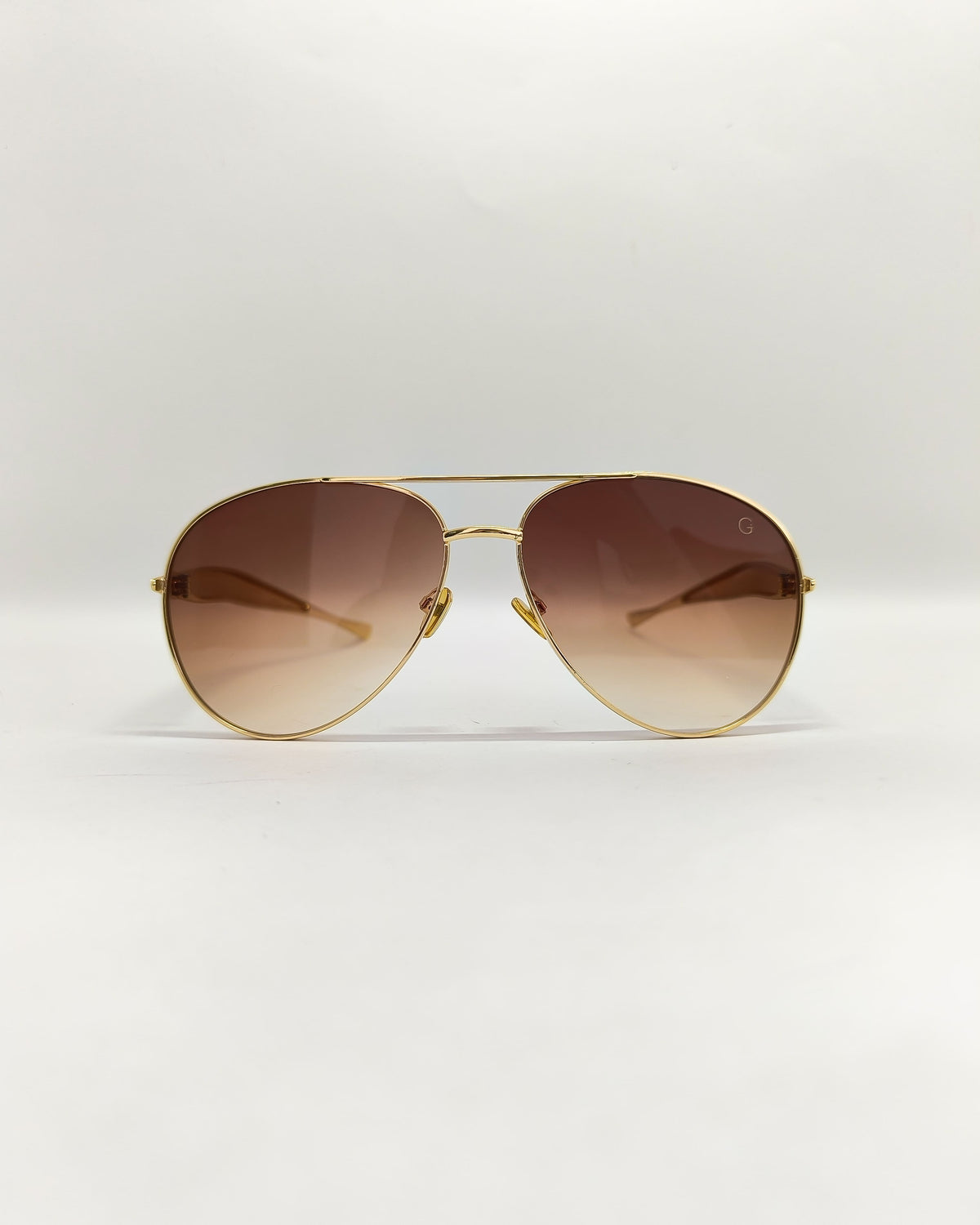 Óculos de Sol Feminino Aviador com Lente Castor e Lente Escura em Metal Dourado Premium - Gloss Eyewear