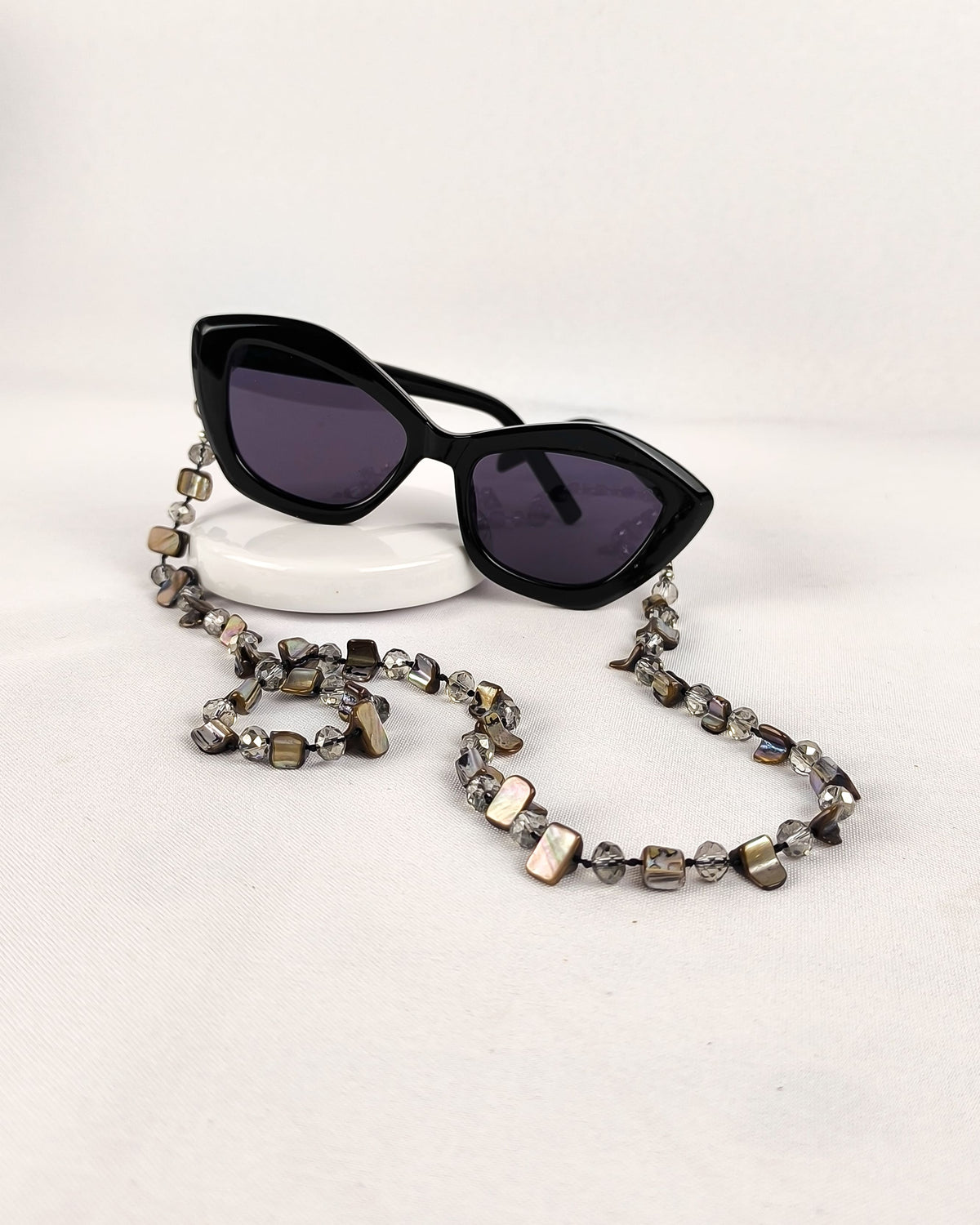Cordinha para Óculos Unissex em Pedraria Cinza Premium - Gloss Eyewear