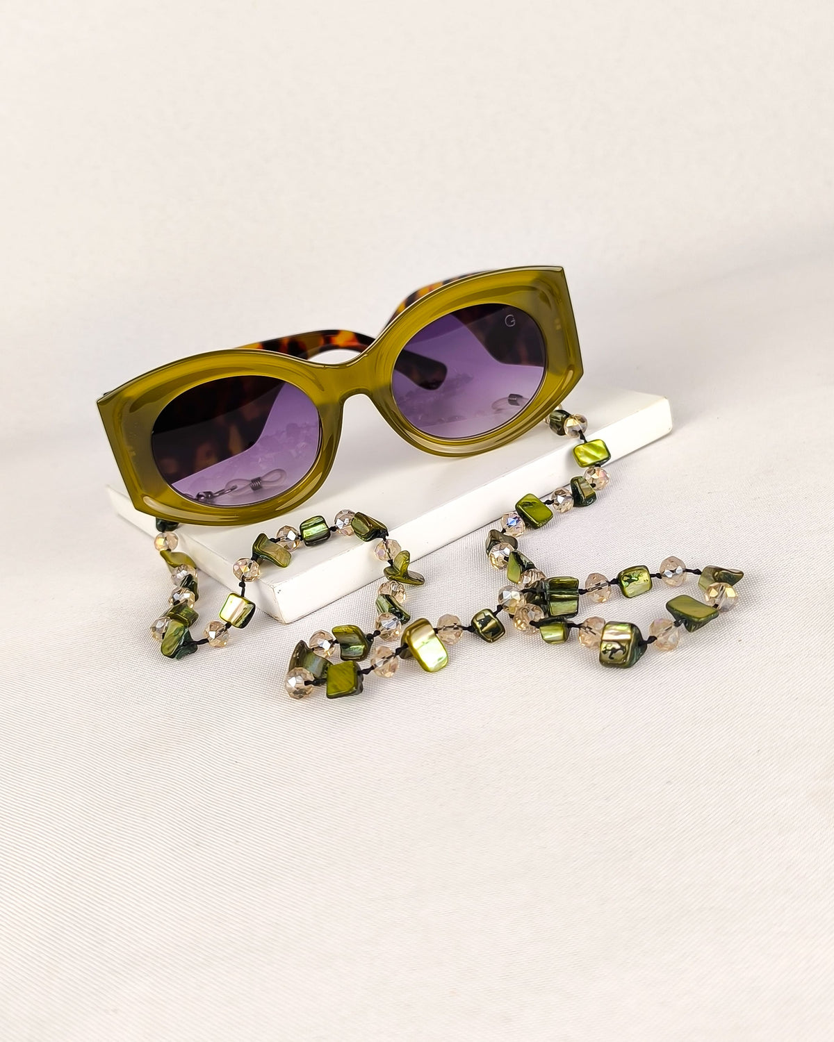 Cordinha para Óculos Unissex em Pedraria Verde Oliva Premium - Gloss Eyewear