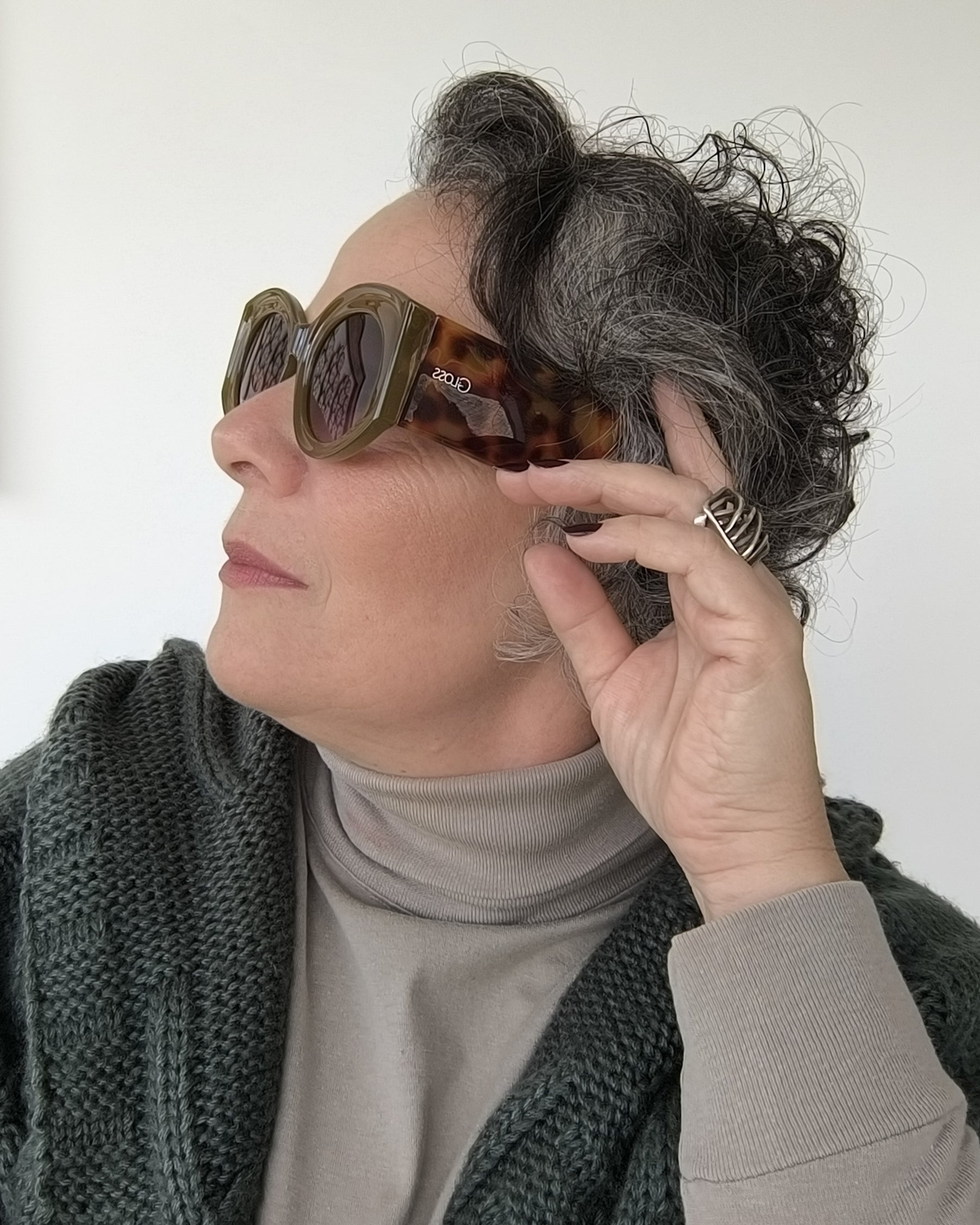 Óculos de Sol Feminino Bold Verde Oliva com Hastes Animal Print Premium - Gloss Eyewear