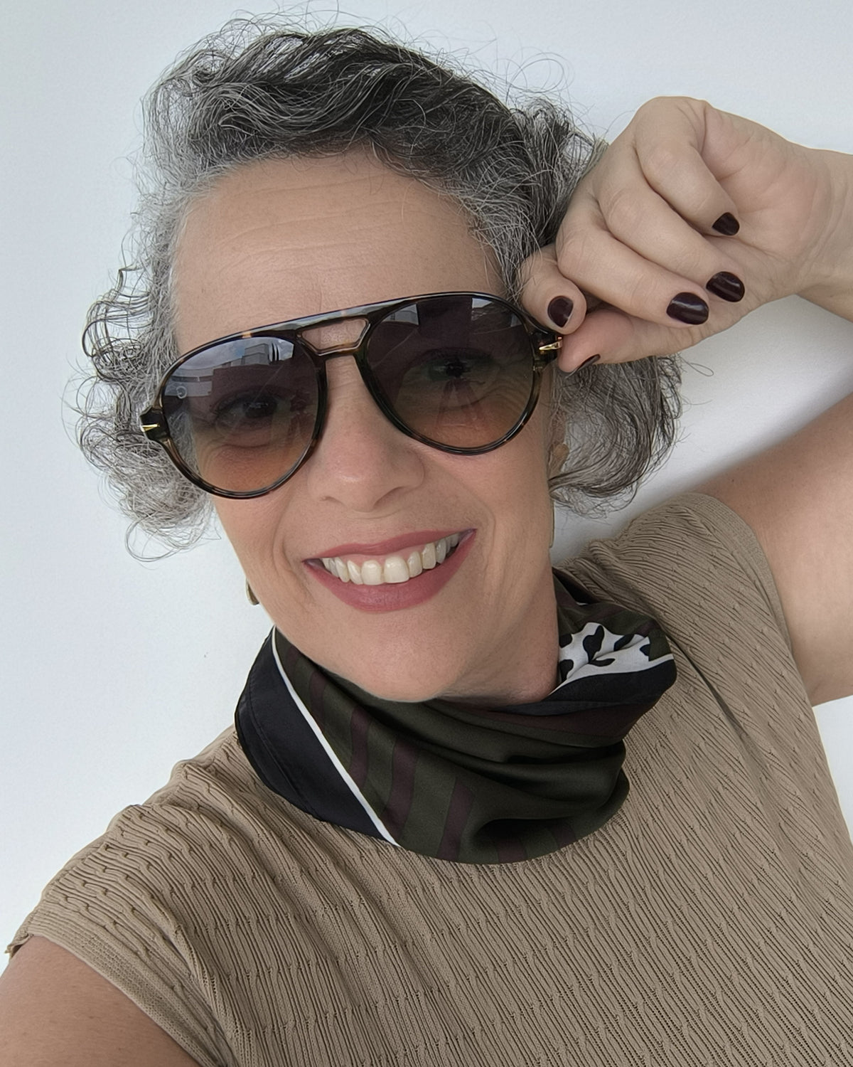 Lenço Acetinado Quadrado Leopardo, Marrom e Verde - Gloss Eyewear