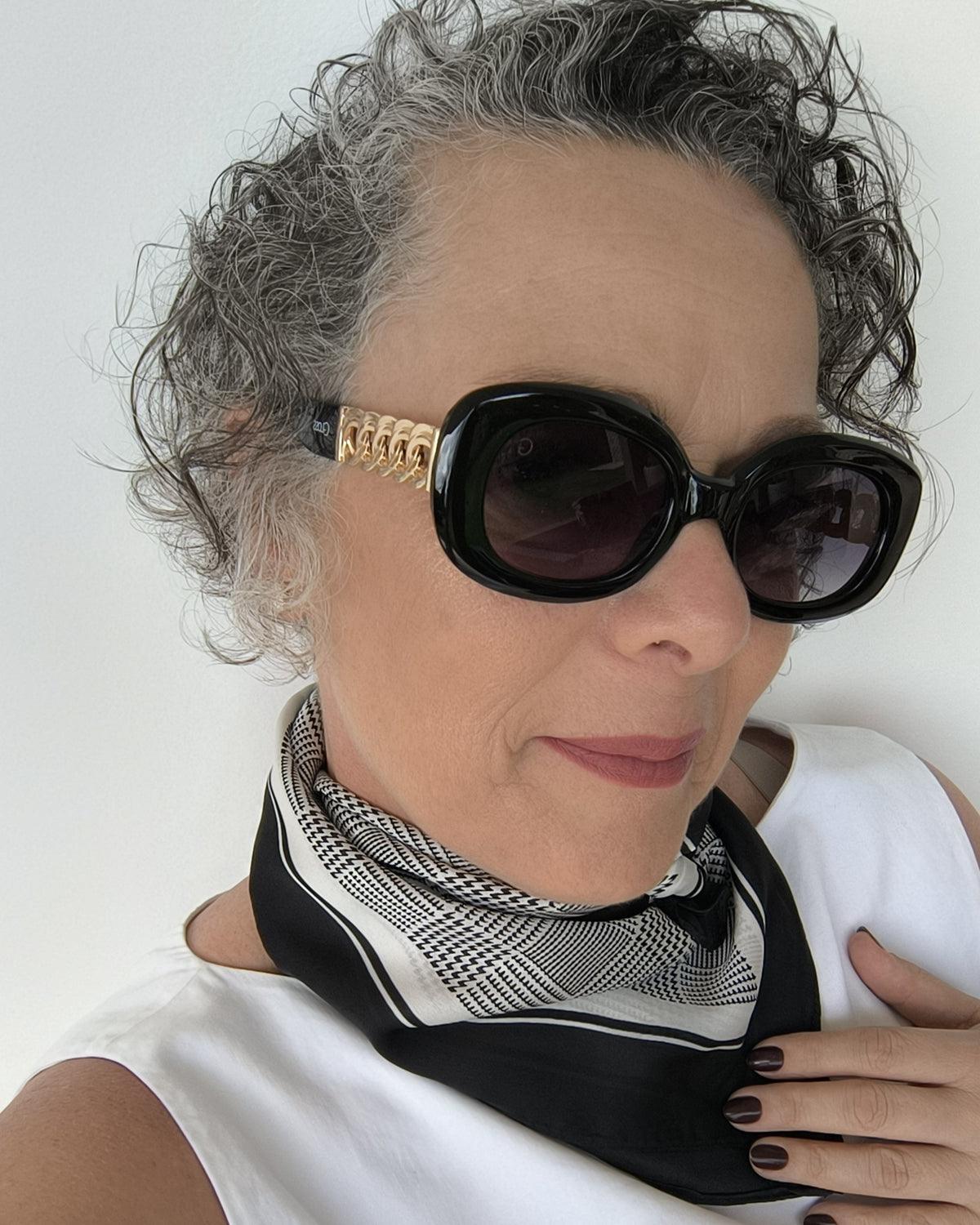 Lenço Acetinado Quadrado Xadrez Preto e Branco - Gloss Eyewear