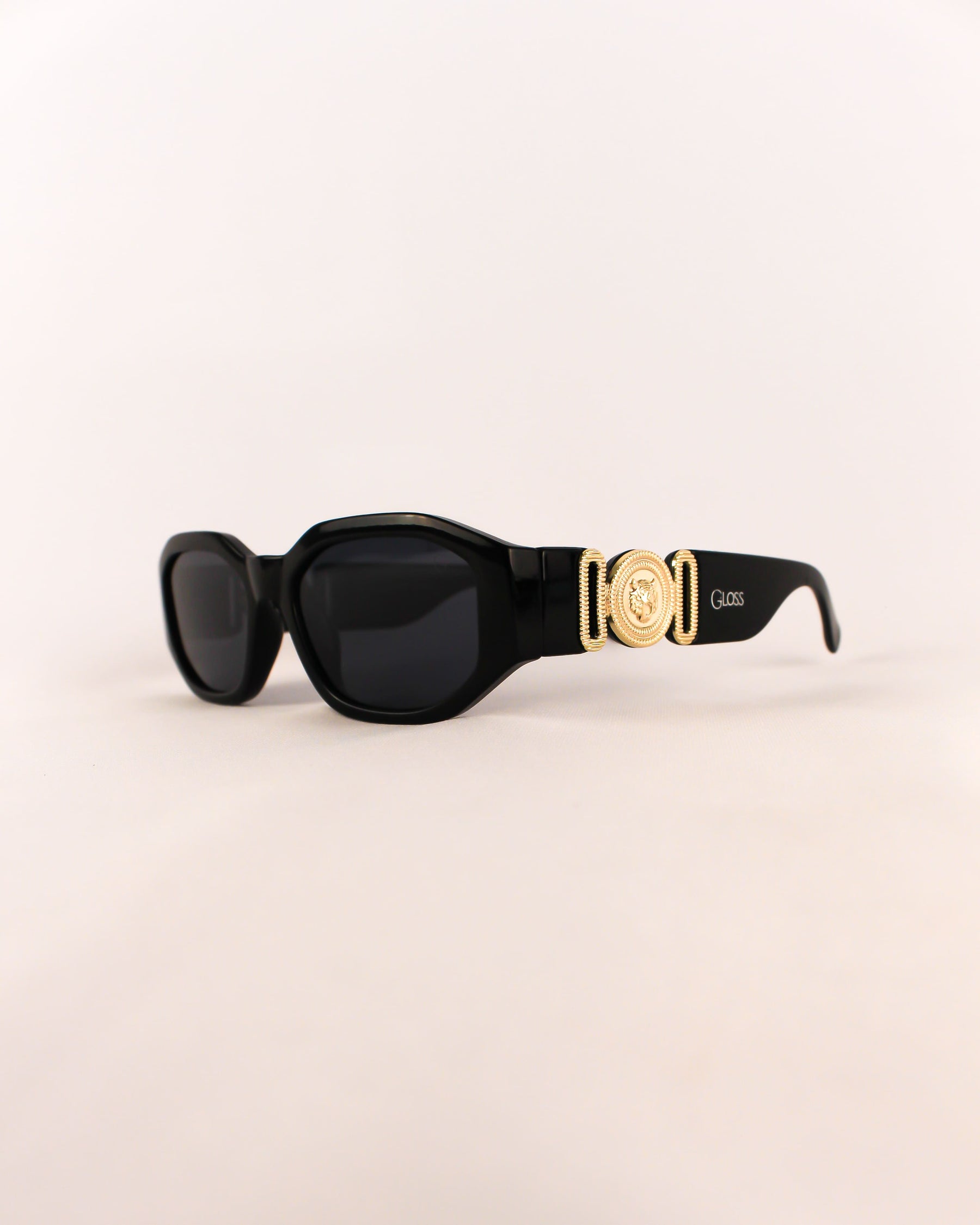 Óculos de Sol Feminino Slim com Detalhe em Metal e Haste Branco/ Preto/ Cinza Premium - Gloss Eyewear