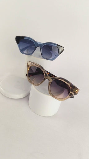 Óculos de Sol Feminino Gatinho em Acetato Translúcido Azul e Marrom Premium - Gloss Eyewear