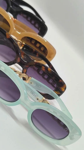 Óculos de Sol Feminino Slim com Haste em Correntaria em Metal Dourado Premium - Gloss Eyewear