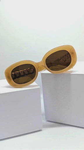 Óculos de Sol Feminino Slim com Haste em Correntaria em Metal Dourado Premium - Gloss Eyewear