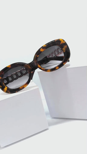 Óculos de Sol Feminino Slim com Haste em Correntaria em Metal Dourado Premium - Gloss Eyewear